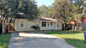 2403 22nd Pl in Lubbock, TX - Building Photo