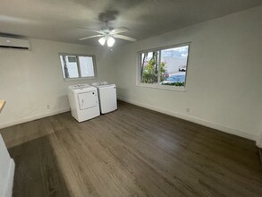 2160 NW 29th St in Oakland Park, FL - Building Photo - Building Photo