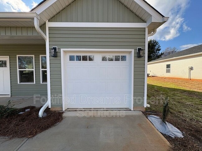 3121 Chapel St in Walkertown, NC - Building Photo - Building Photo