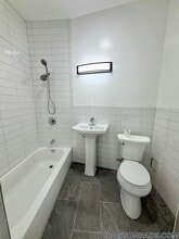 67 Tudor St, Unit 16 in Lynn, MA - Foto de edificio - Building Photo
