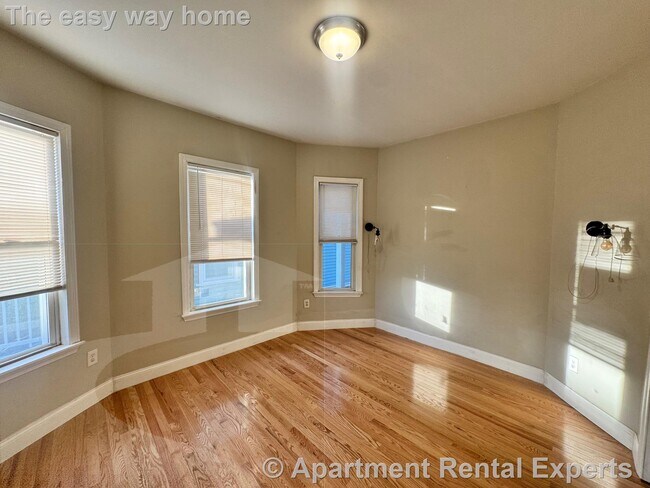 115 Elm St, Unit #1 in Somerville, MA - Building Photo - Building Photo