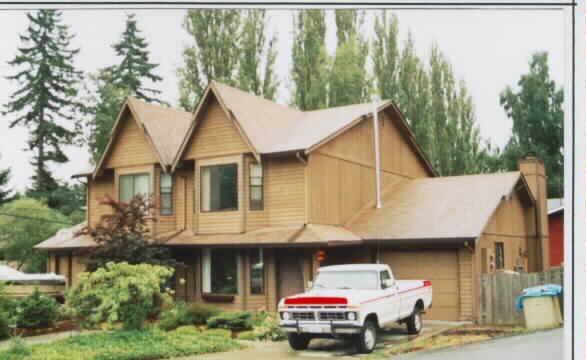 20124 W 28th Ave in Lynnwood, WA - Building Photo