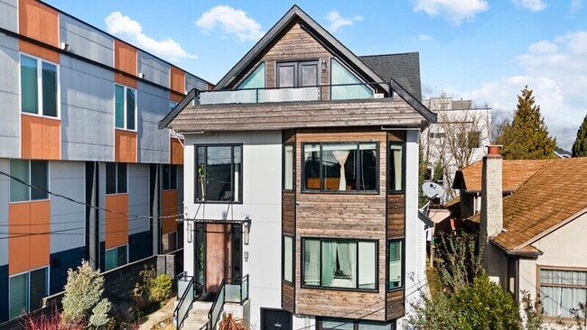 804 N Motor Pl in Seattle, WA - Building Photo - Building Photo