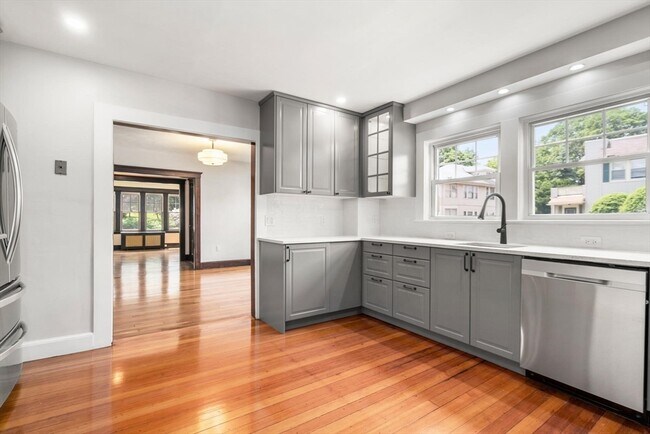 35 Rossmere St in Newton, MA - Building Photo - Building Photo