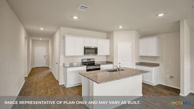 1009 Alma Dr in Seguin, TX - Foto de edificio - Building Photo