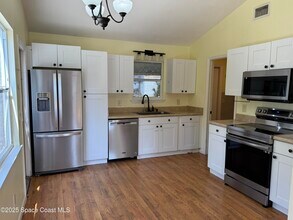 114 Carmelite Ave NW in Palm Bay, FL - Foto de edificio - Building Photo
