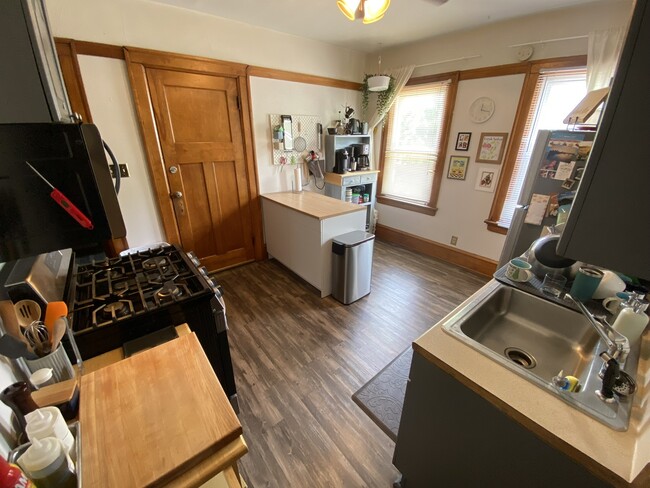319 E Montana St, Unit 319 in Milwaukee, WI - Foto de edificio - Building Photo