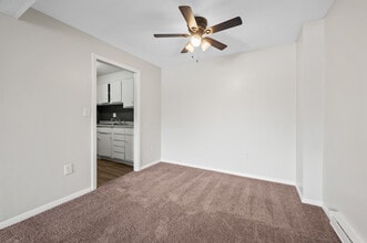 43 Olcott Dr in Manchester, CT - Building Photo - Building Photo