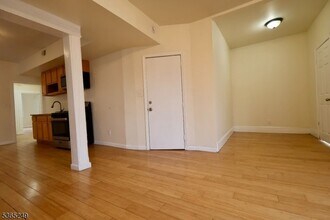 16 N 5th St, Unit 2 in Newark, NJ - Building Photo - Building Photo