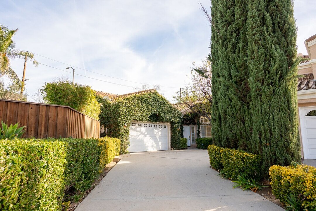 26604 Marigold Ct in Calabasas, CA - Building Photo