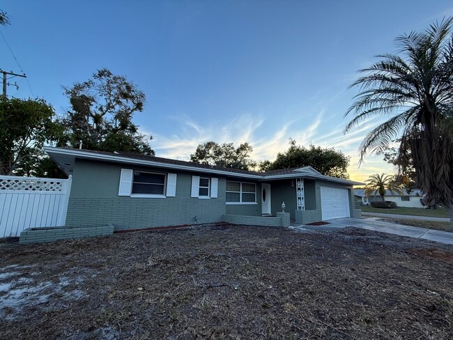 1481 Barry St in Clearwater, FL - Building Photo - Building Photo