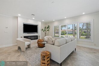 2725 NE 35th Ct in Fort Lauderdale, FL - Foto de edificio - Building Photo