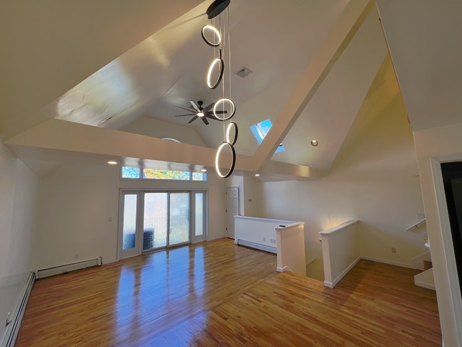 25016 41st Rd, Unit 2 in Little Neck, NY - Building Photo - Building Photo