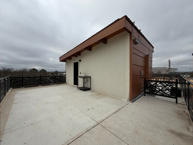 222 S Olive St in San Antonio, TX - Building Photo - Building Photo