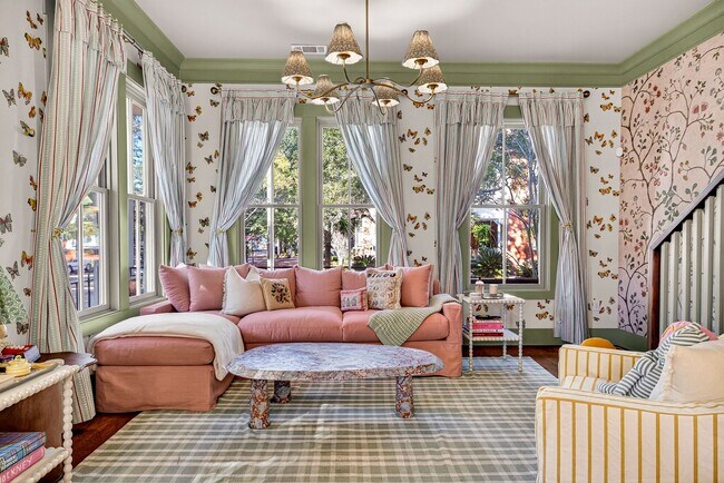 property at 214 W Gwinnett St