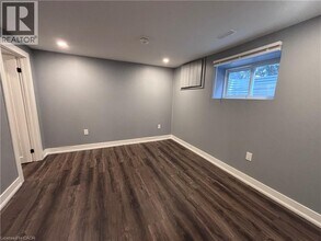 185 Bonaventure Dr in Hamilton, ON - Building Photo - Building Photo