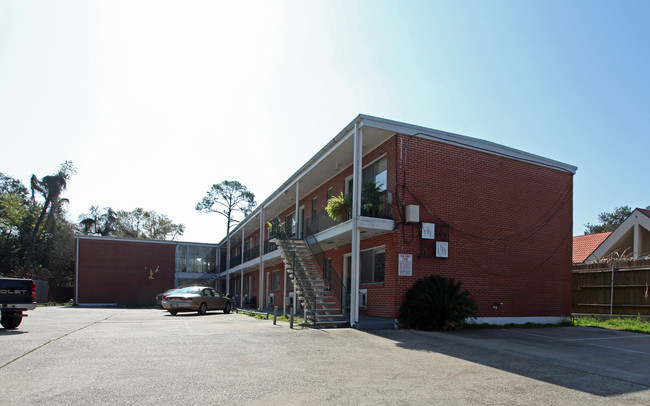 San-Lyn Apartments in Metairie, LA - Foto de edificio - Building Photo