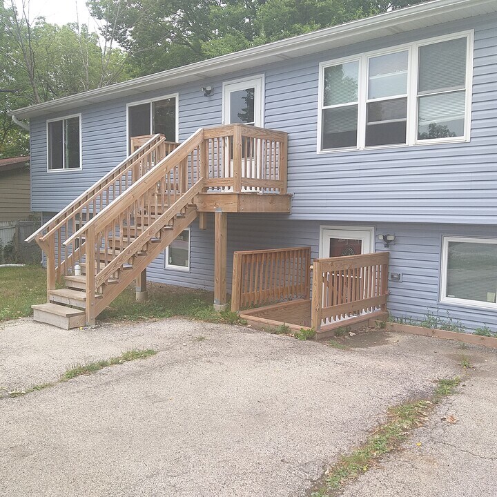 37483 Illinois Rte 59 in Lake Villa, IL - Building Photo