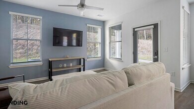 2800 Milan Ct in Birmingham, AL - Foto de edificio - Building Photo