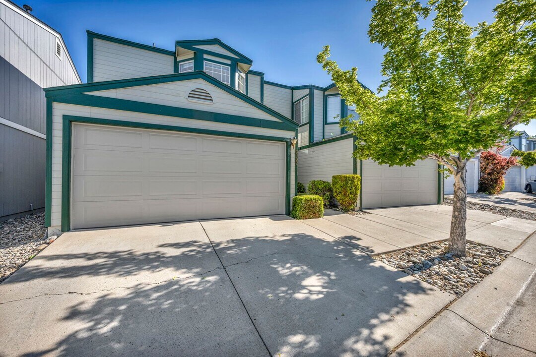 3932 Village Dr in Carson City, NV - Building Photo