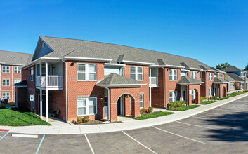 Whispering Creek Apartments in Columbus, OH - Building Photo - Building Photo