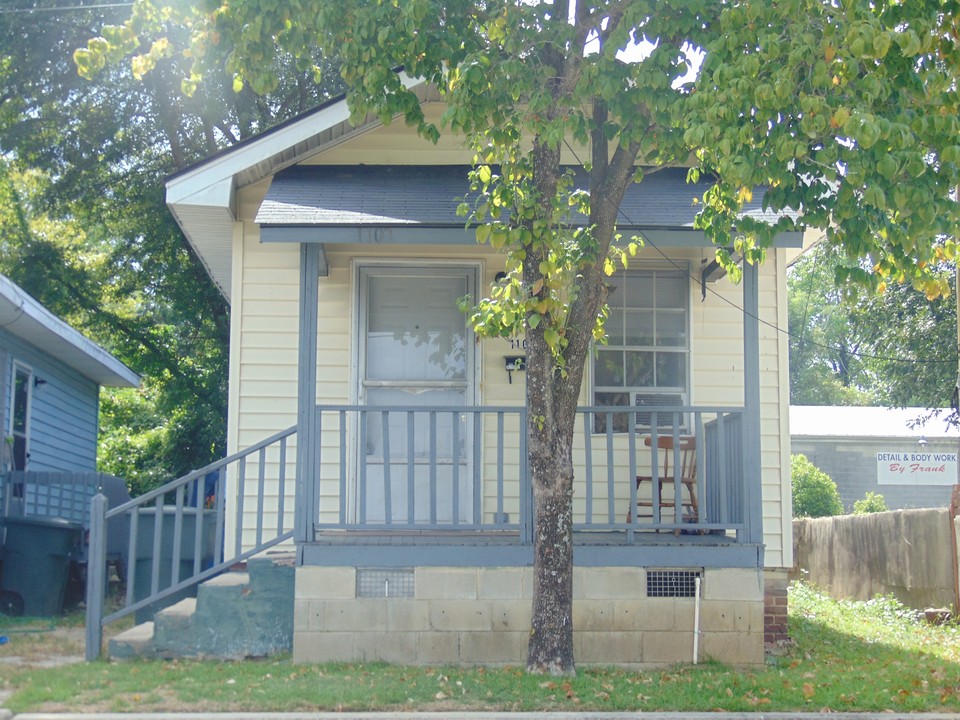 1107 Oak St in Columbia, SC - Foto de edificio