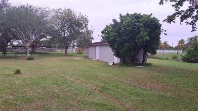 23700 SW 207th Ave in Homestead, FL - Building Photo - Building Photo