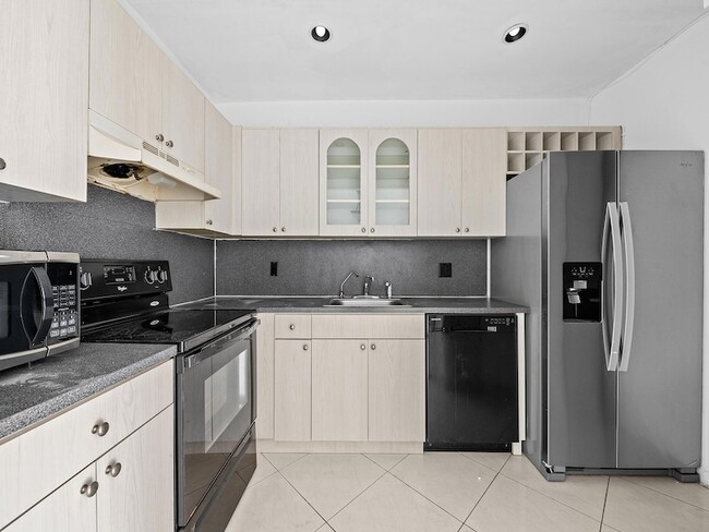 1 Jacaranda Country Club Dr, Unit 202