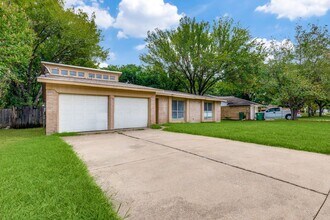 2513 Richmond Dr in Arlington, TX - Foto de edificio - Building Photo