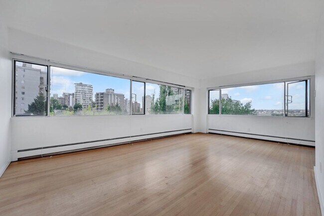 1281 Broughton St in Vancouver, BC - Building Photo - Building Photo