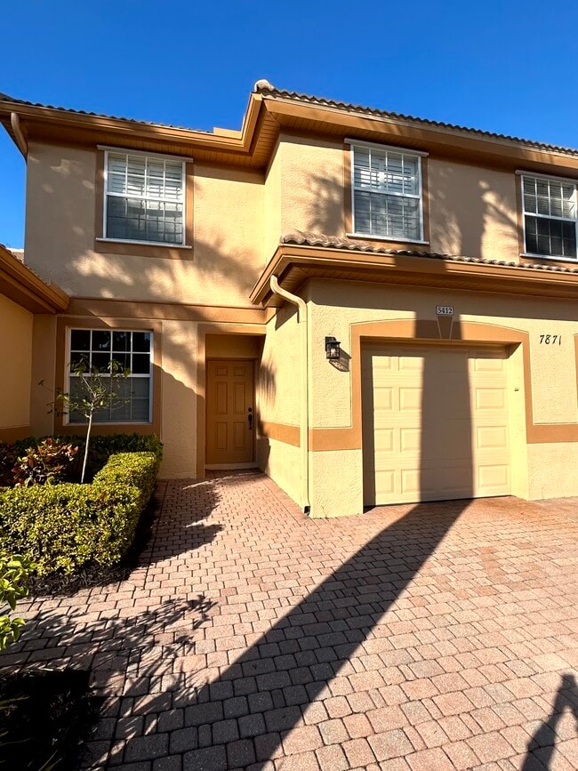 7871 Lake Sawgrass Loop in Ft. Myers, FL - Building Photo - Building Photo
