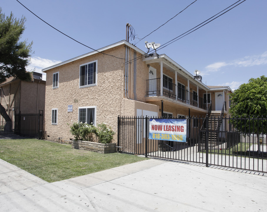 11801 Hart St in North Hollywood, CA - Foto de edificio