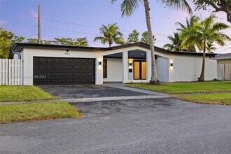 8160 NW 20th Ct in Sunrise, FL - Building Photo - Building Photo