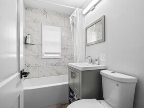 254 Main St, Unit 2 in Medford, MA - Foto de edificio - Building Photo