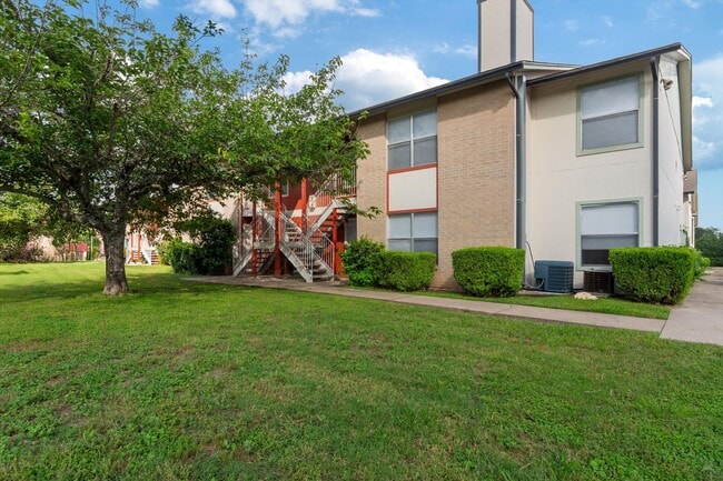 205 7th St in San Marcos, TX - Building Photo - Building Photo