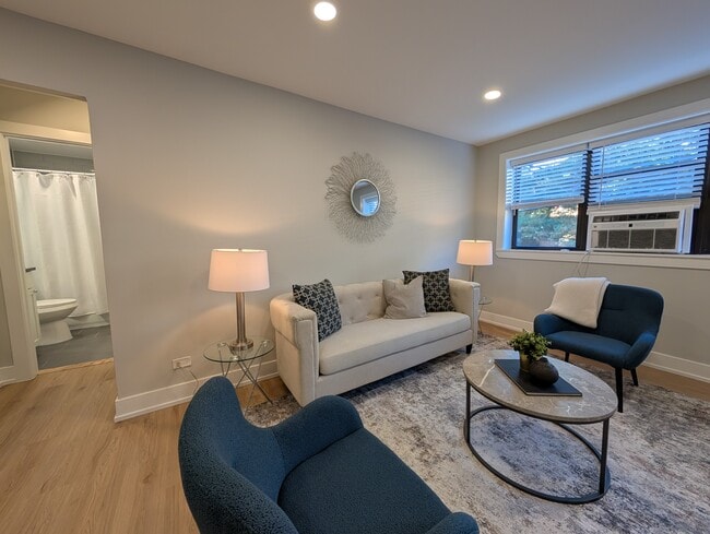 531 W Aldine Ave, Unit 414 in Chicago, IL - Building Photo - Building Photo