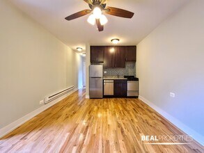 819 W Cornelia Ave in Chicago, IL - Building Photo - Building Photo