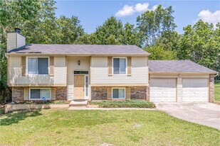 2407 Redfield Dr in Norcross, GA - Building Photo