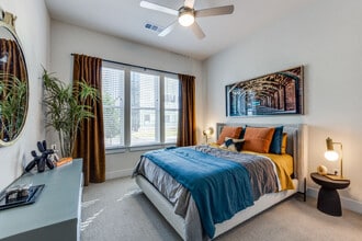 Lenox Oaks in Houston, TX - Building Photo - Building Photo