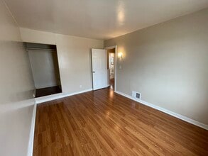 343 Hemlock Dr in Moon Township, PA - Foto de edificio - Building Photo