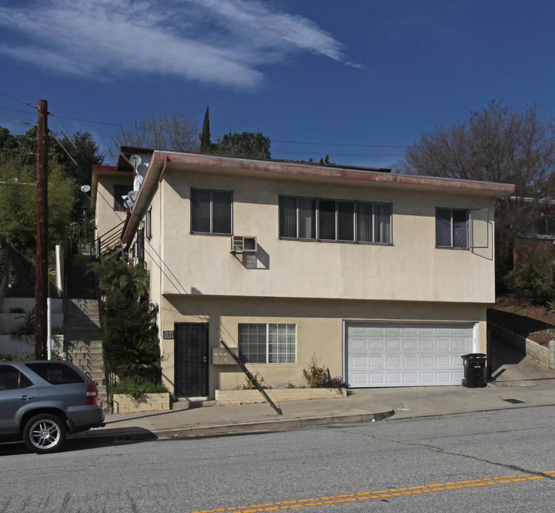 3621 Fletcher Dr in Los Angeles, CA - Foto de edificio