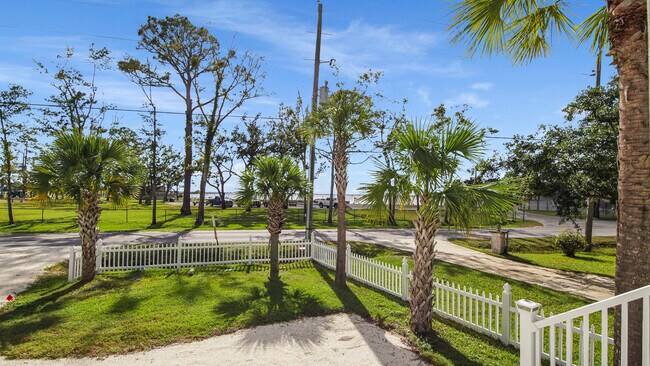 2985 Bay Grove Rd in Freeport, FL - Building Photo - Building Photo
