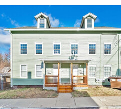 14-16 Vigeant St, Unit 2 bedroom apt in Ware, MA - Foto de edificio - Building Photo