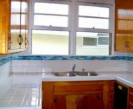 1466 S Sherbourne Dr in Los Angeles, CA - Building Photo - Building Photo