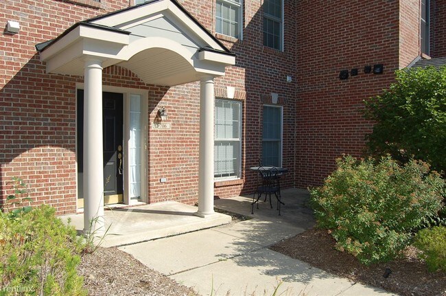 5706 Hampshire Ln in Ypsilanti, MI - Building Photo - Building Photo