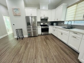 1318 S Kings Ct Dr in Anaheim, CA - Building Photo - Building Photo