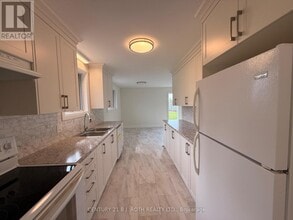 48 King St in Kawartha Lakes, ON - Building Photo - Building Photo