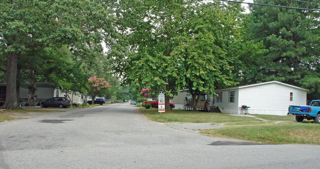 Bullock Mobile Home Park in Suffolk, VA - Foto de edificio - Building Photo