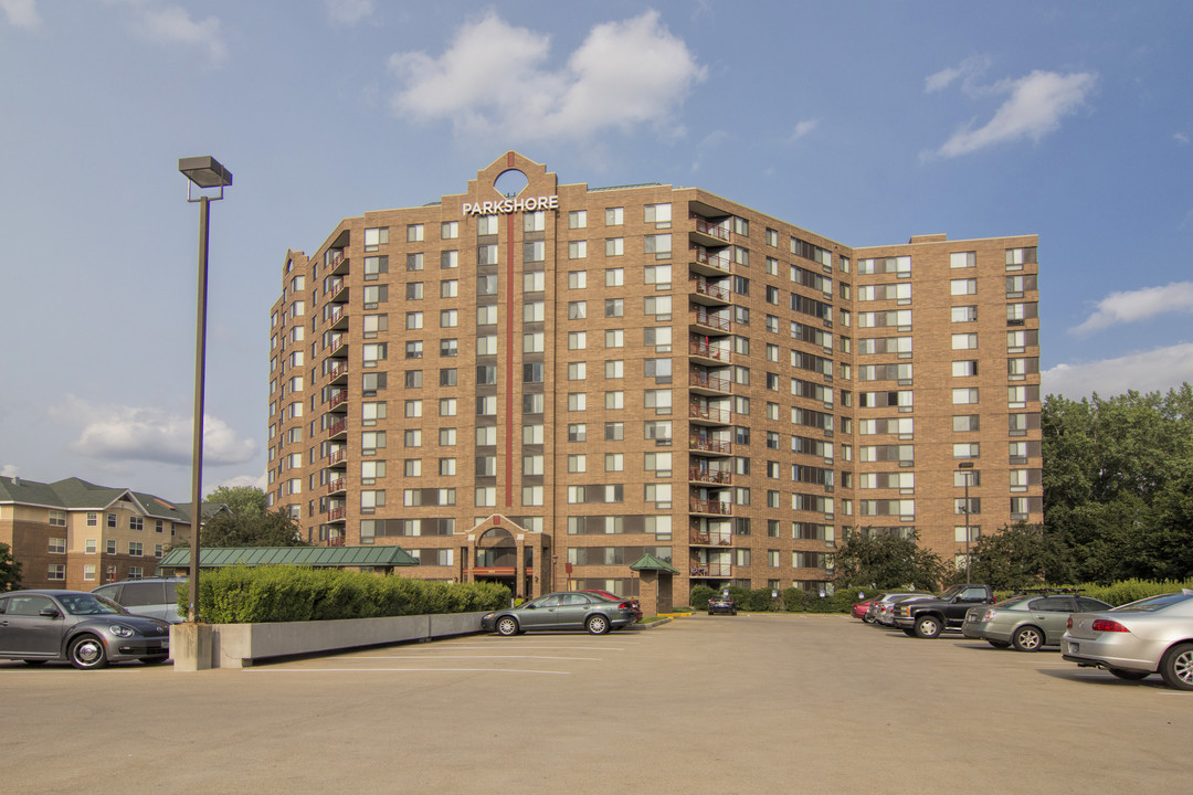 Parkshore Senior Community in St. Louis Park, MN - Foto de edificio