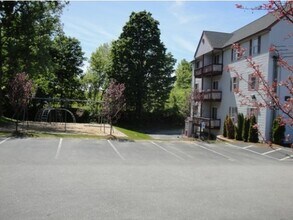 7 Railroad Ave in Derry, NH - Building Photo - Building Photo